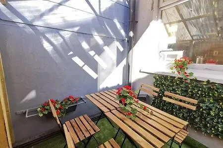 Central Apartment Private Patio Reliable Fast Wifi Dublin 0*,  Ireland