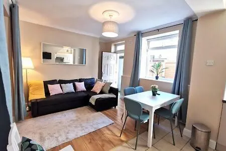 Central Apartment Private Patio Reliable Fast Wifi Dublin Ireland